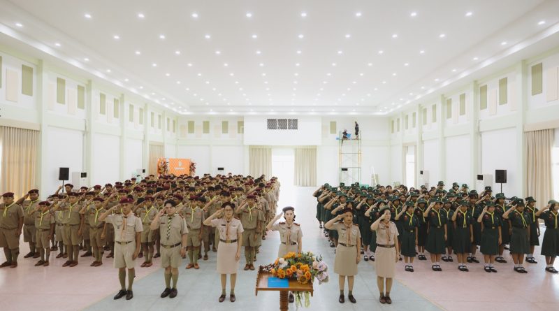 พิธีเข้าประจำกองและประดับอินธนูลูกเสือ-เนตรนารี สามัญรุ่นใหญ่ ม.1