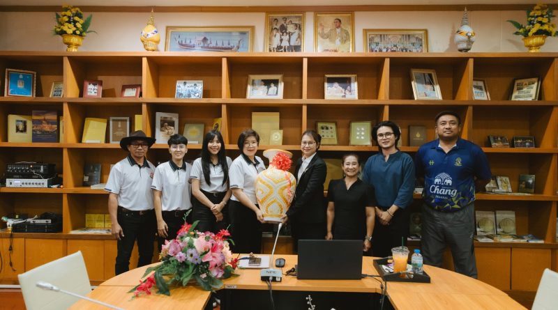 รับคณะศึกษาดูงานจากโรงเรียนโชคชัยสามัคคี รับคณะศึกษาดูงานจากโรงเรียนโชคชัยสามัคคี